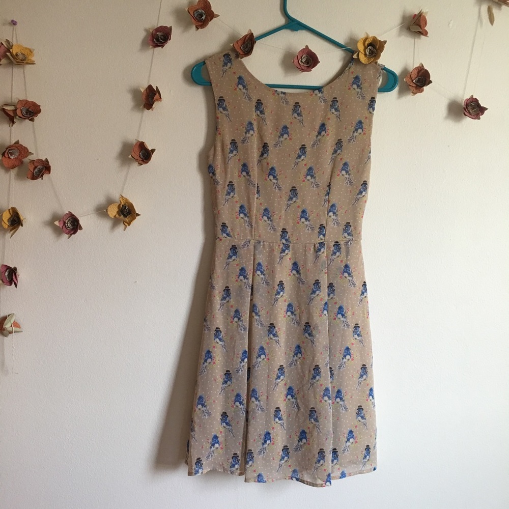 Cream mini dress with bird pattern 🌺